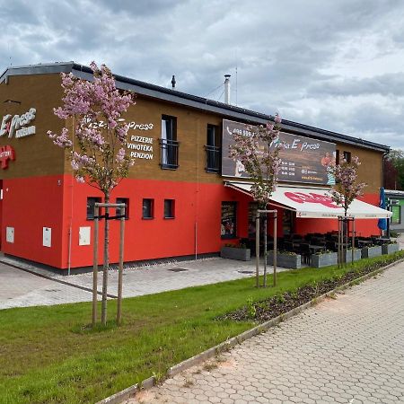 Отель Penzion Kuzelna Трутнов Экстерьер фото